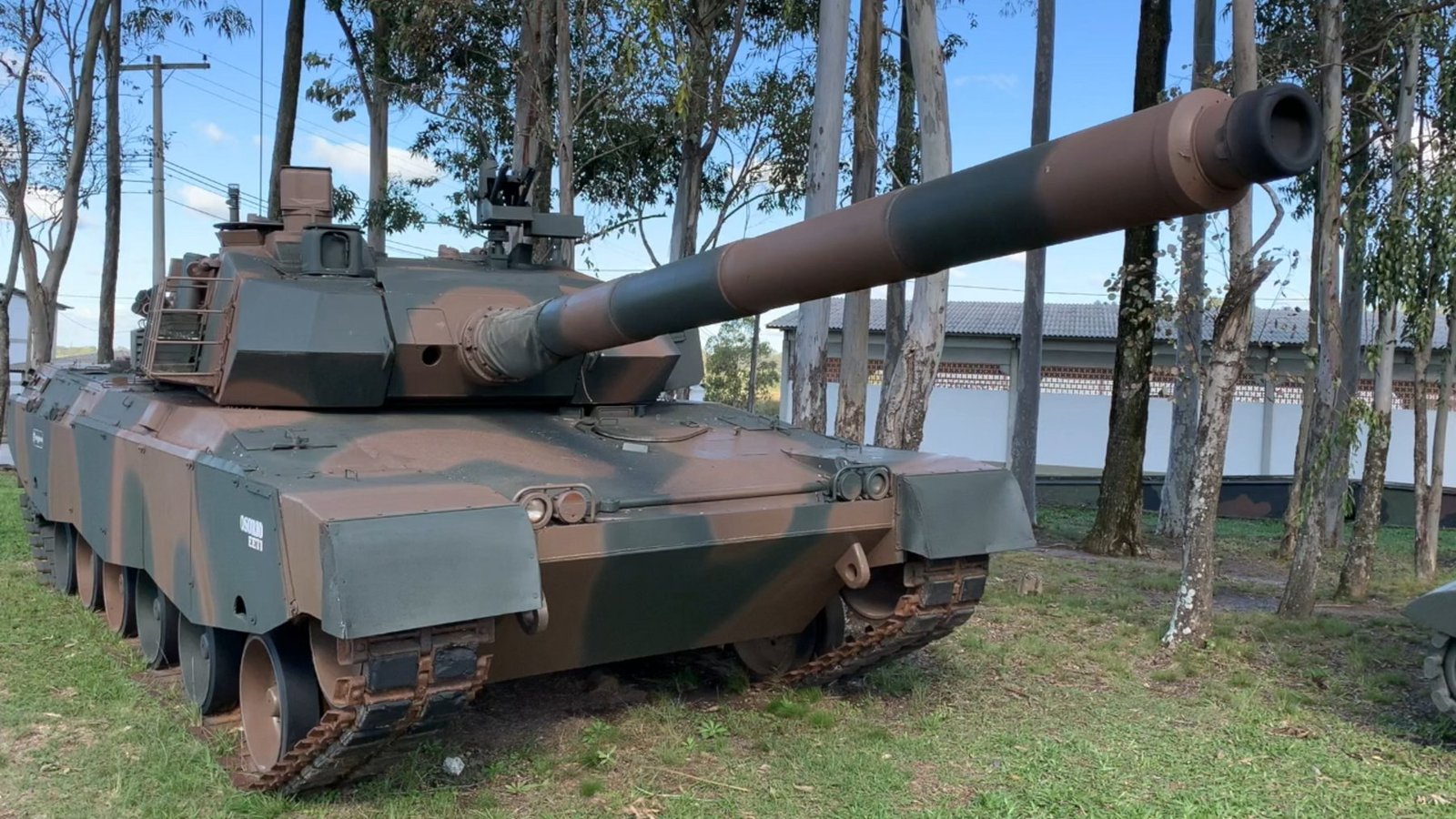 Osório preserved at the Brazilian Army Armor Instruction Center context (CIBld), showing front/side proportions and turret arrangement.