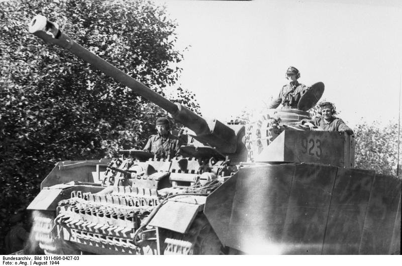 Panzer IV Ausf. H, turret number 923, in Poland in August 1944 according to the Bundesarchiv record; no unit identification is inferred from the turret number.