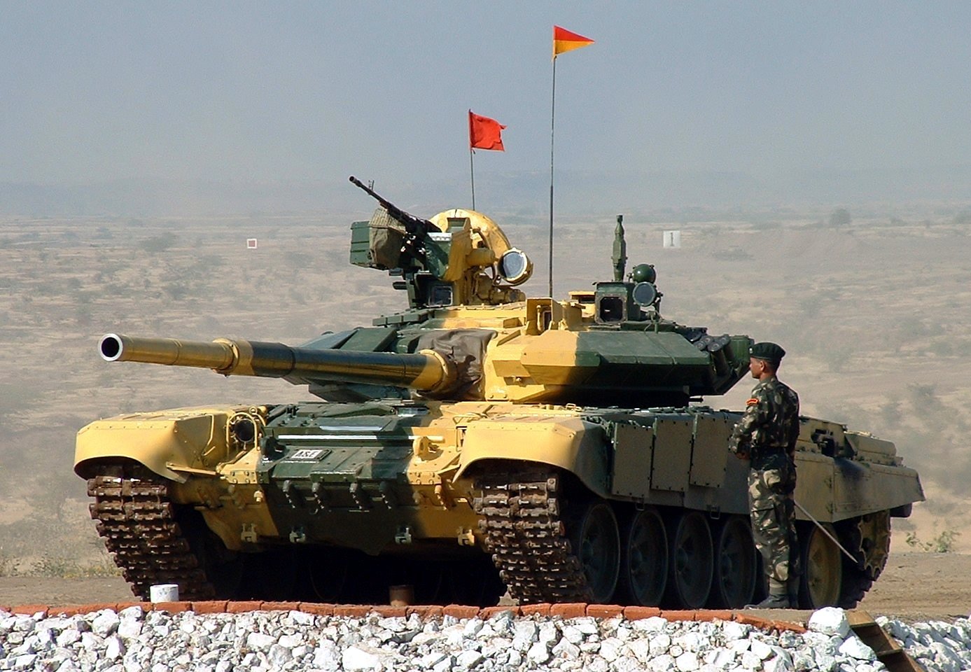Indian Army Armoured Corps T-90S Bhishma at a firepower demonstration, 2 January 2006. early Indian T-90S/Bhishma service image; soldiers are unidentified and incidental to the vehicle photograph.