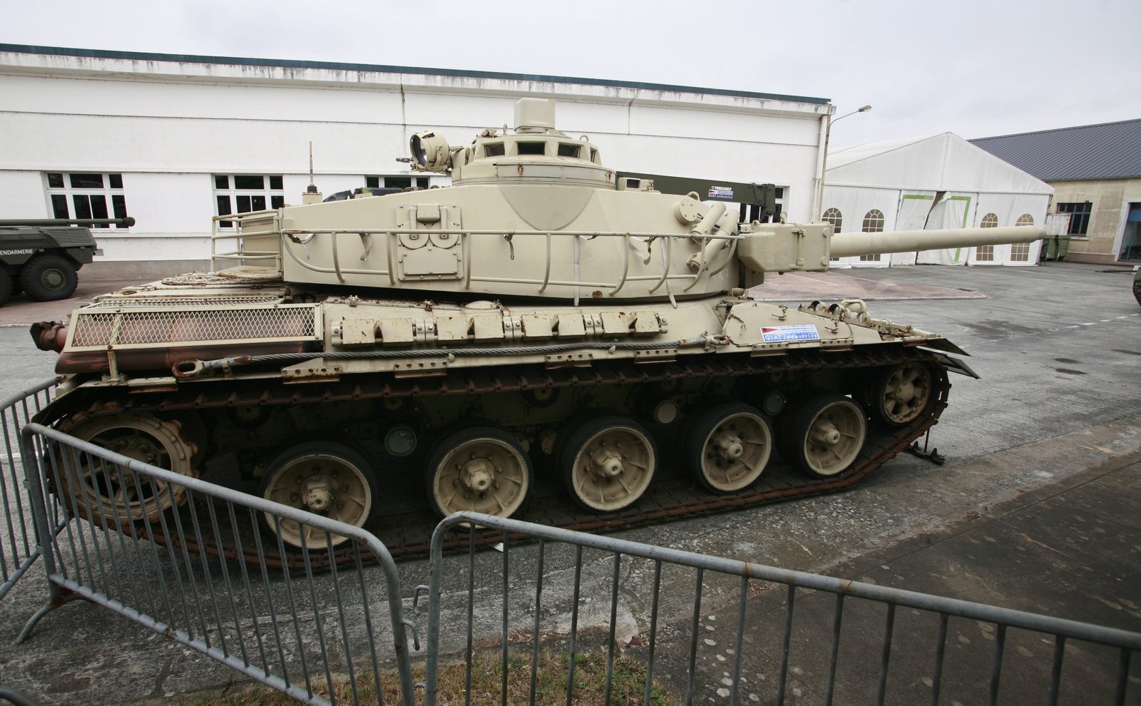 AMX-32 side/rear three-quarter view at Musee des Blindes, Saumur, 18 July 2009. Shows angular turret, rear-deck arrangement, side skirts, and five-road-wheel AMX-30 lineage features. [Wikimedia Commons, AMX-32_mg_7757.jpg, Rama, CC BY-SA 2.0 FR].