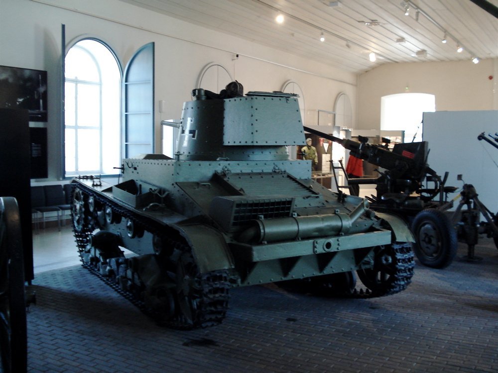 Rear view of the Finnish Vickers/T-26E-related museum vehicle at Suomenlinna,10 June 2006 according to the profile.