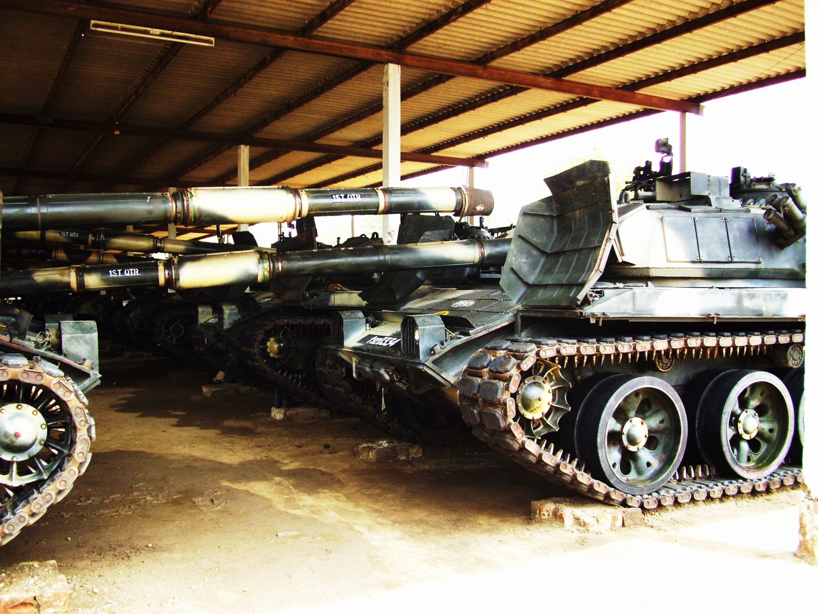 Al-Zarrar MBT photographed at the 27 Cavalry compound, Kharian, Pakistan. useful as a second angle of the same vehicle family; not enough by itself to define a separate subvariant.