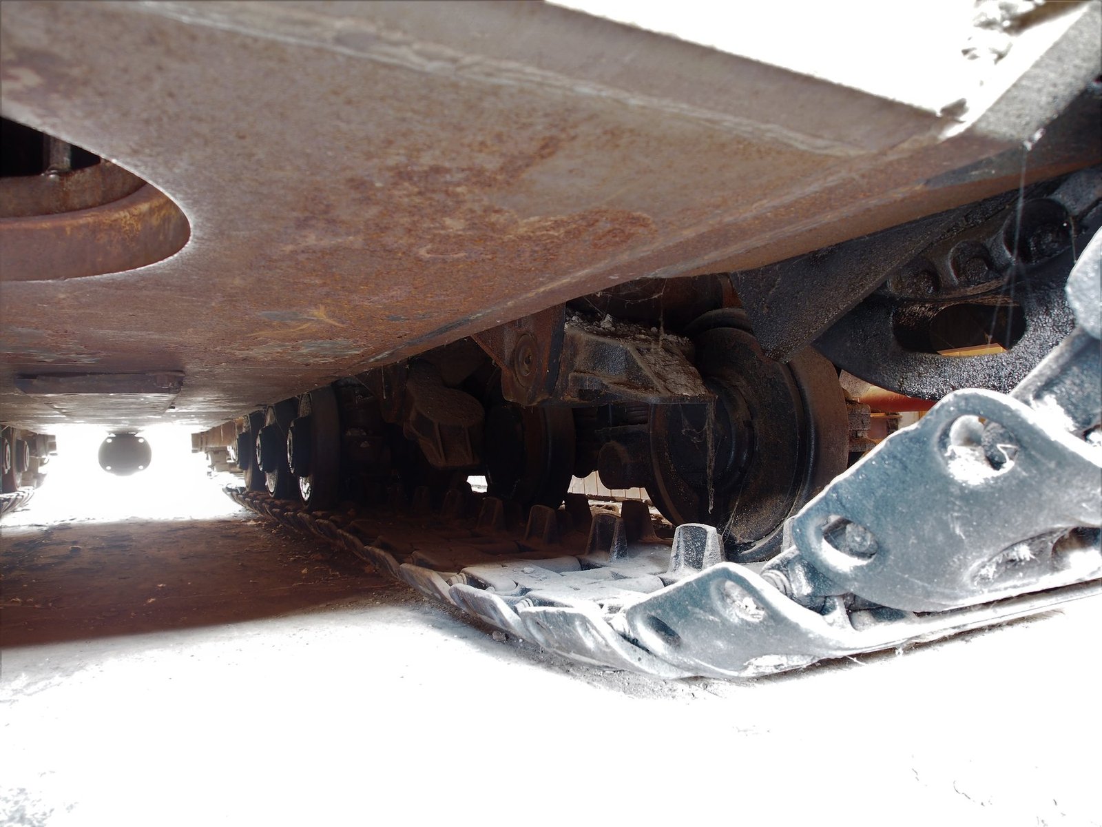 Underbody and track detail of the preserved Maus hybrid. Vehicle identification: preserved V1 hull/V2 turret hybrid; view emphasizes track and suspension underside. 16 August 2016. Kubinka. Shows explaining extreme track width and suspension complexity.