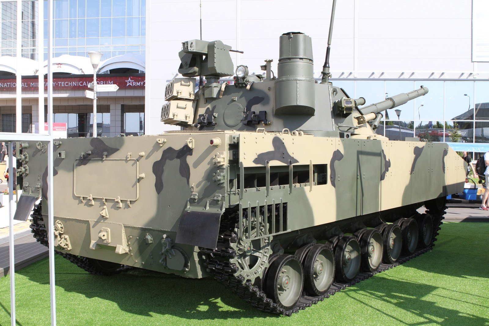 2S25 display vehicle, rear view, Army 2022. 17 August 2022. Army-2022 exhibition, Russian Federation. Rear view; Shows engine-deck, waterjet/exhaust-area, and remote-weapon-station context.