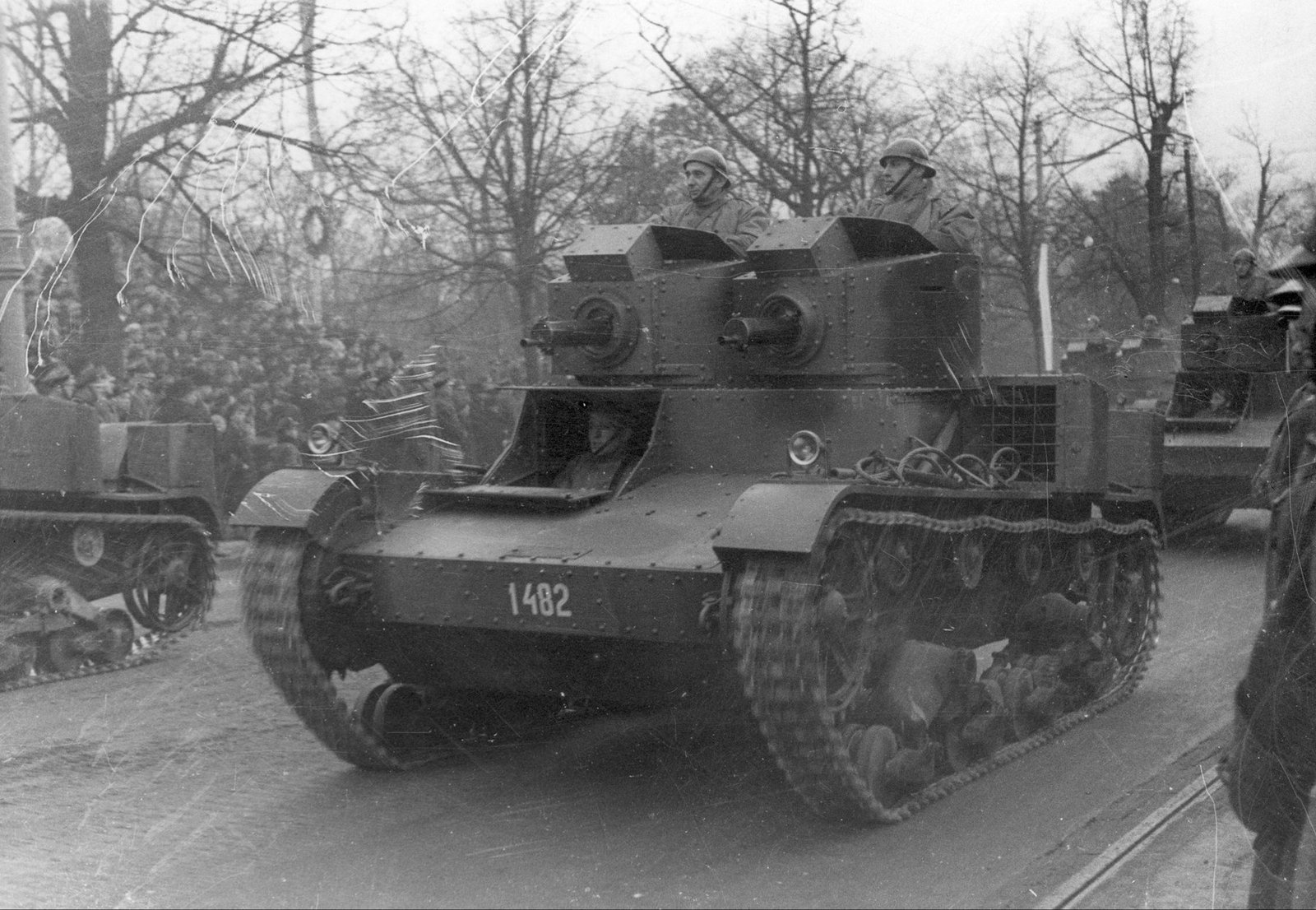 Polish Type A tanks at a Warsaw parade, identified in the profile as 11 November 1936.