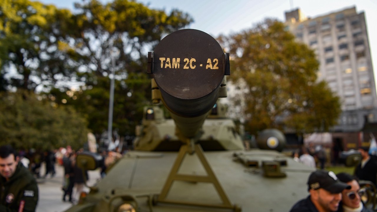 TAM 2C-A2 public display with visible marking on the gun/sight area. Expo Ejercito 2026, published 3 June 2026. Plaza de Armas, Edificio Libertador, Buenos Aires. public-display image confirms current Argentine Army presentation context.