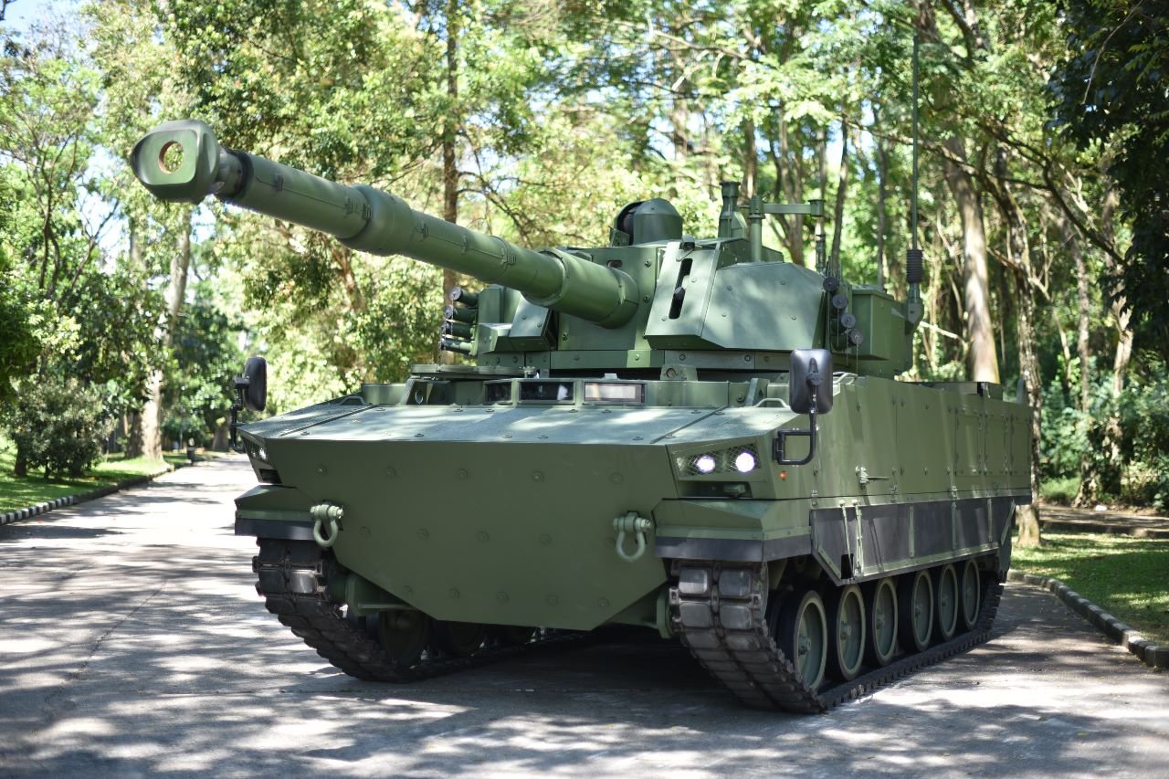 Harimau on display, front-left view. 28 October 2022. not stated in Commons summary. display/rest position; Shows hull and turret shape.