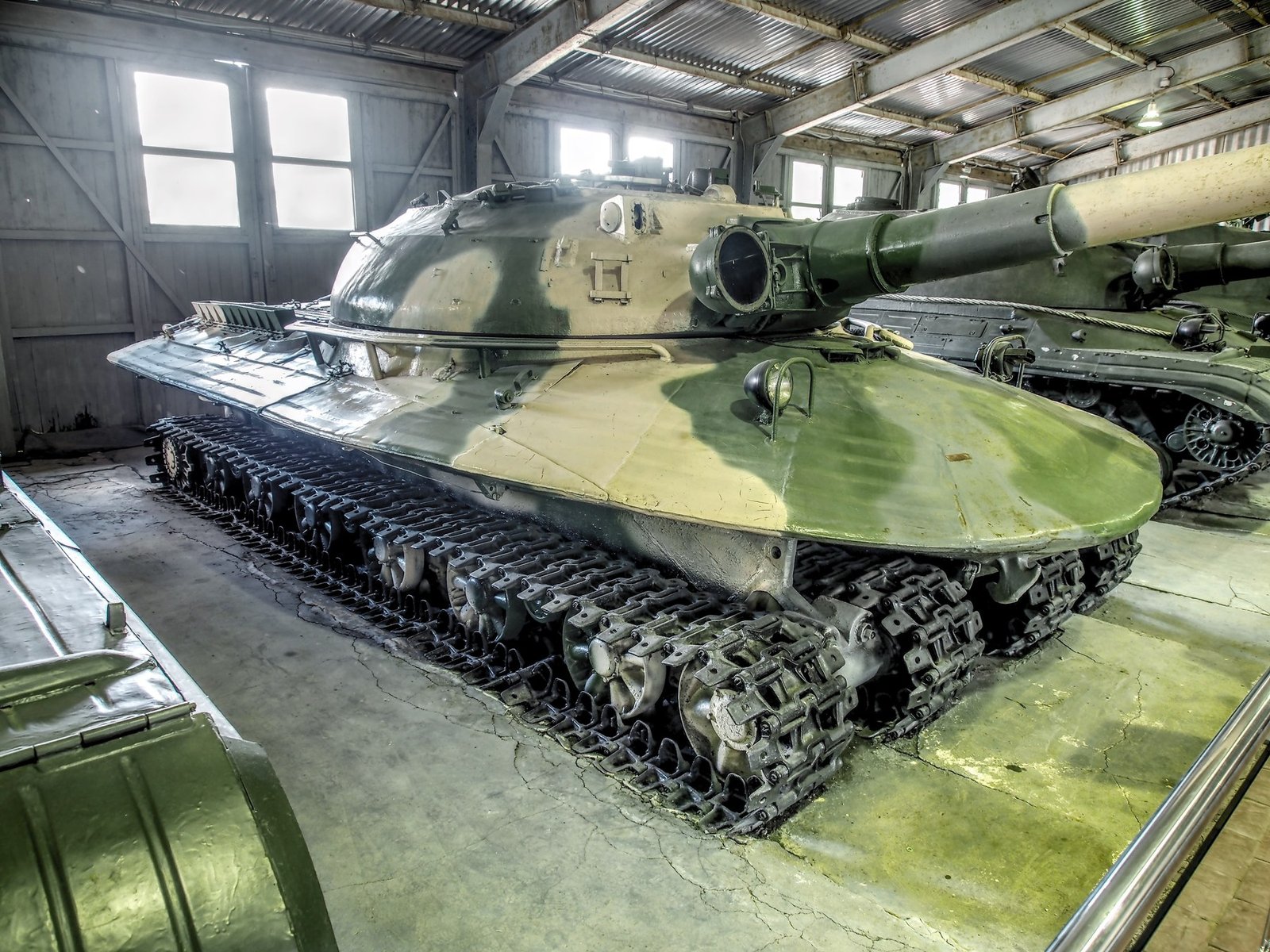 Object 279 at the Kubinka Tank Museum, 2016 HDR view emphasizing the front-left hull overhang and paired track runs. Object 279 prototype. 16 August 2016. Kubinka Tank Museum, Russia. HDR processing may alter color/contrast. [S5].