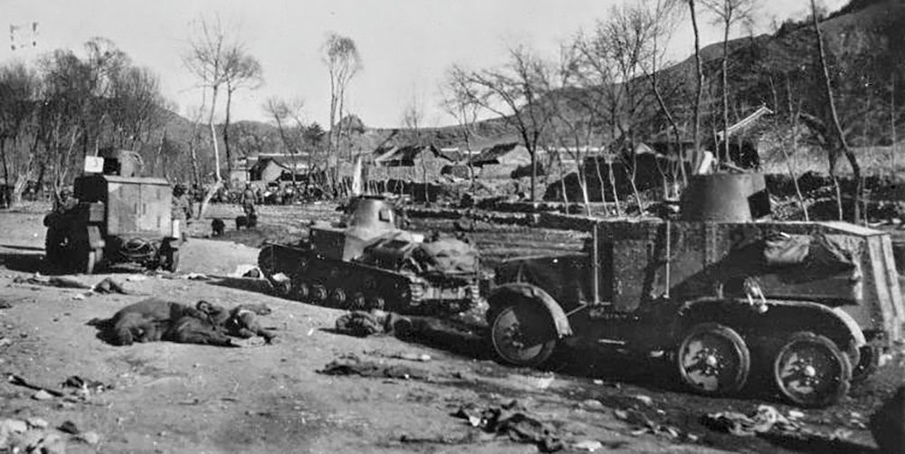 Tracked Type 92 Jyu-Sokosha and distinct wheeled Type 92 Chiyoda vehicles in China during the 1930s, as identified in the profile.