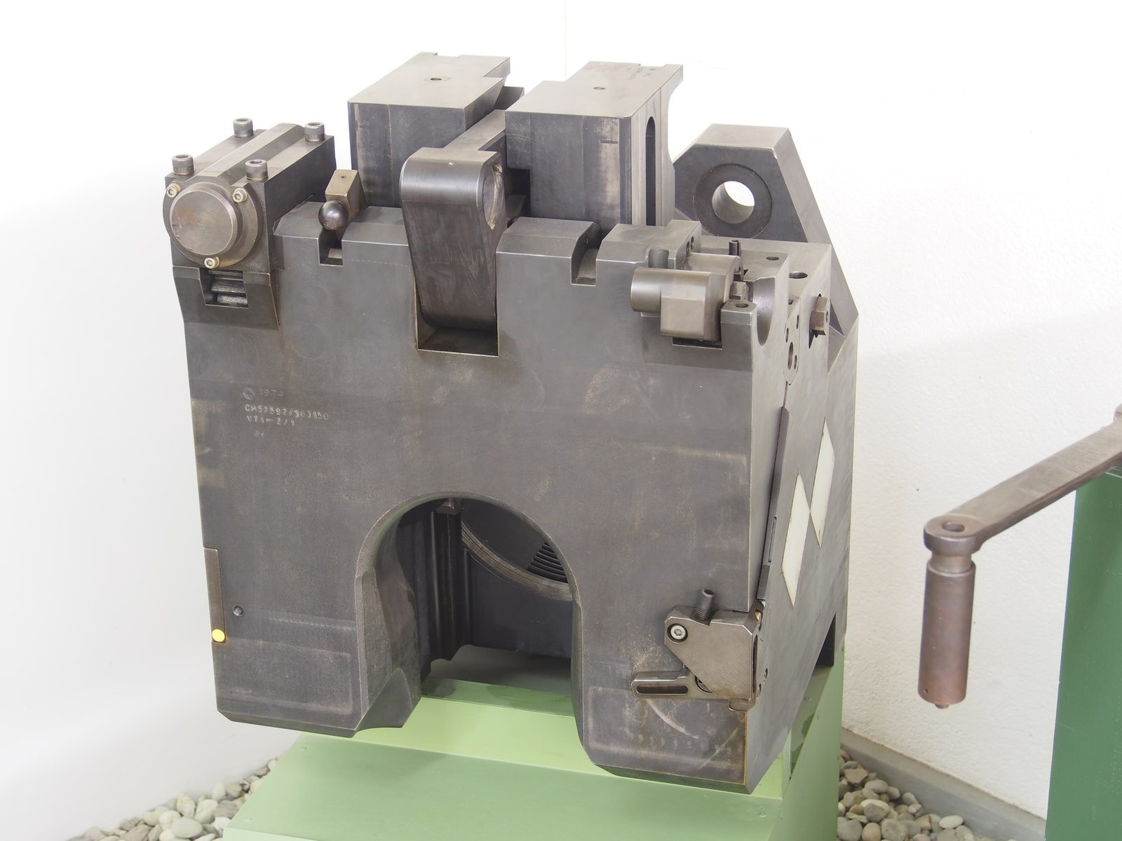 Sliding-wedge breech block associated with the 120 mm cannon of VT1-2, photographed at WTS Koblenz. 29 April 2018. Source/. component photograph; supports discussion of the large-caliber weapon system but not ammunition capacity.