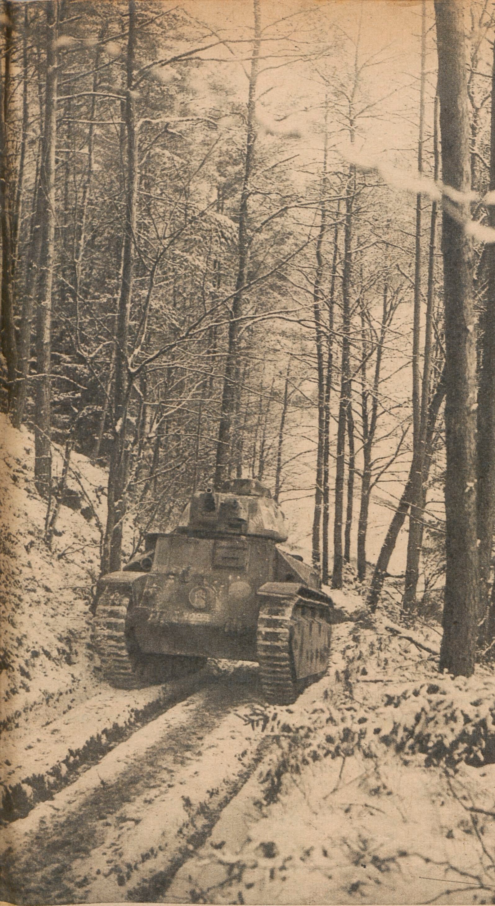 Renault D2 in snow in a Le Miroir/Gallica image published in January 1940; the later Yorktown and unit annotation is retained as source-qualified context.
