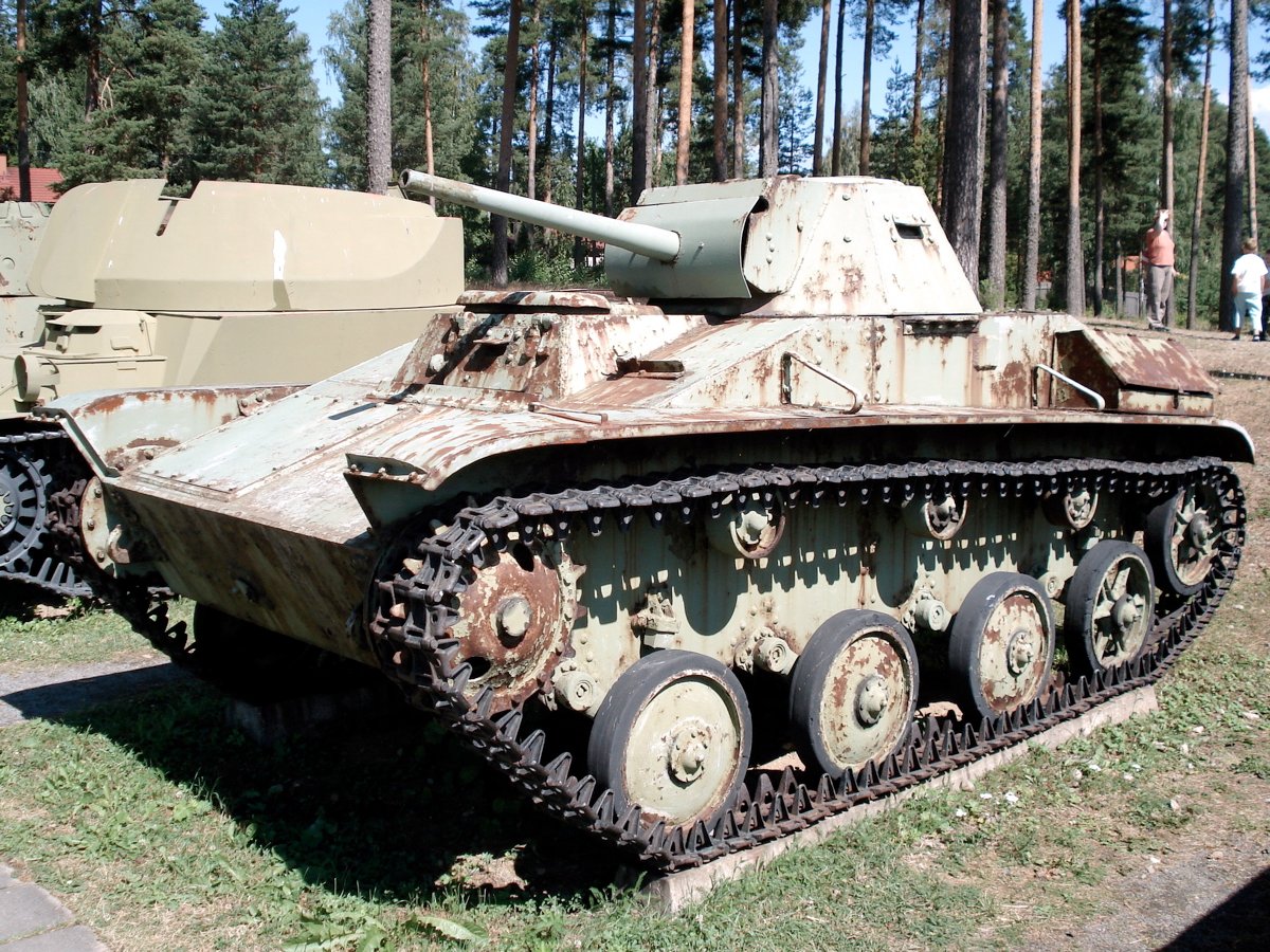 T-60 at the Finnish Tank Museum, Parola, front/side view. Date/. 14 July 2006, Parola, Finland. Creator/source/.