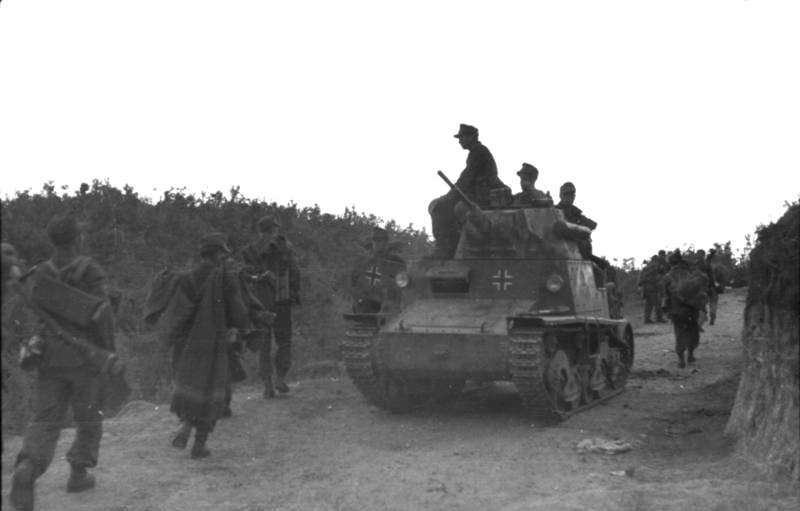 L6/40 with German markings in Albania, September 1943. Shows post-armistice/captured-service discussion.