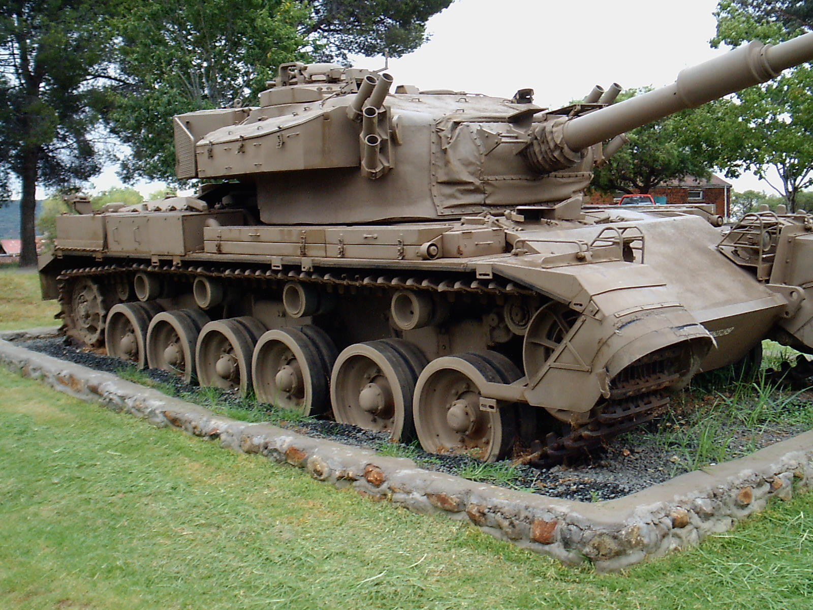 Olifant Mk 1B side view. 11 January 2005. not specified in file metadata. Source/. museum or static display context possible; use for external features, not readiness. [S22].