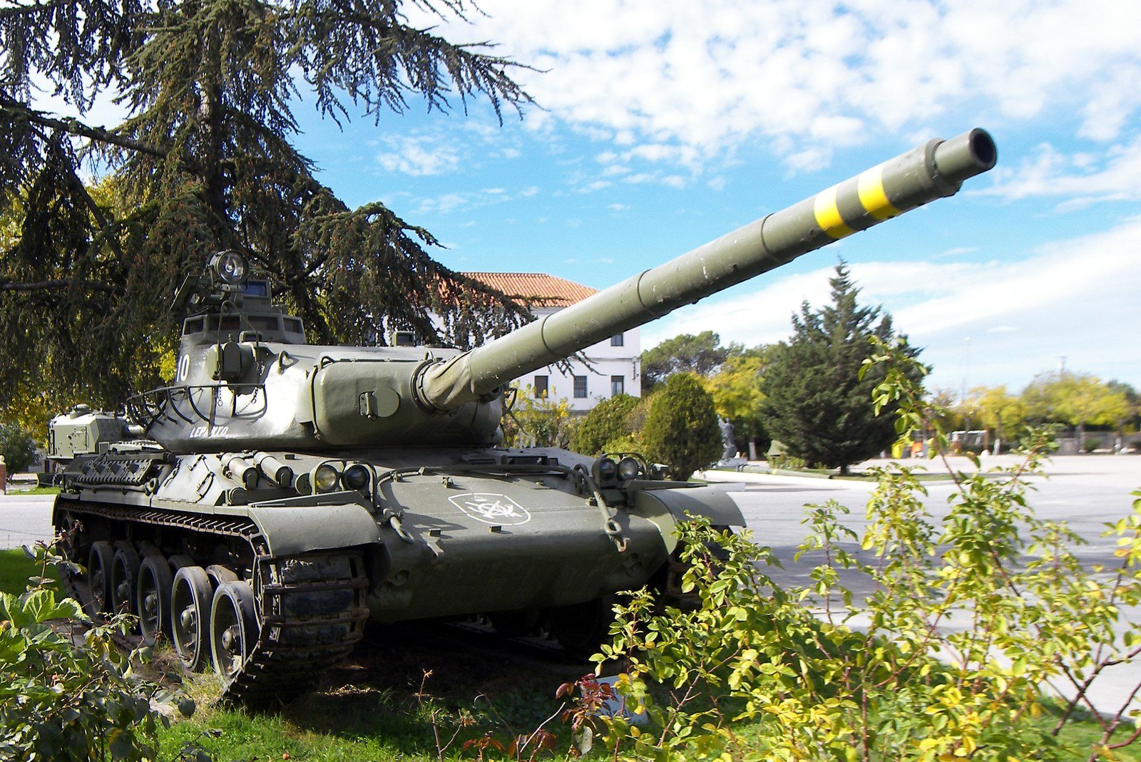 Spanish AMX-30EM1 at El Goloso, photograph dated October 2007 / original upload 3 June 2008. variant identification relies on Commons caption; verify against Spanish museum labels for publication use. [S9].
