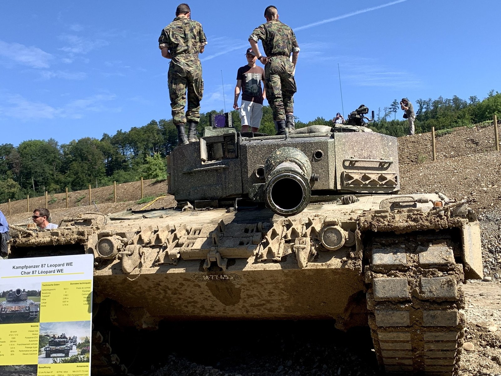 Pz 87 Leo / Leopard 2 in Swiss Army demonstration at Convoy-to-Remember, Birmenstorf, Switzerland, 11 August 2019.