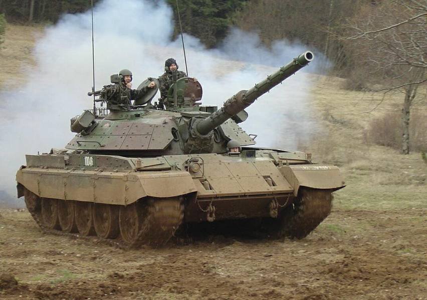 Slovenian Tank M-55 S, dated 2 April 2004. not specified on file page. Image title says “T-55,” but Commons description identifies the vehicle as Slovenian Tank M-55 S.
