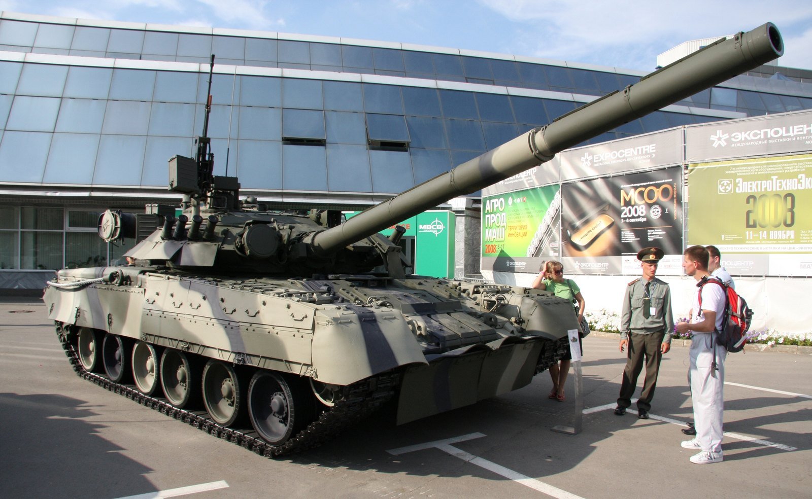 T-80U at a Russian Ministry of Defence open exposition, 21 August 2008. museum/exposition context; not a combat photograph. [IMG2].
